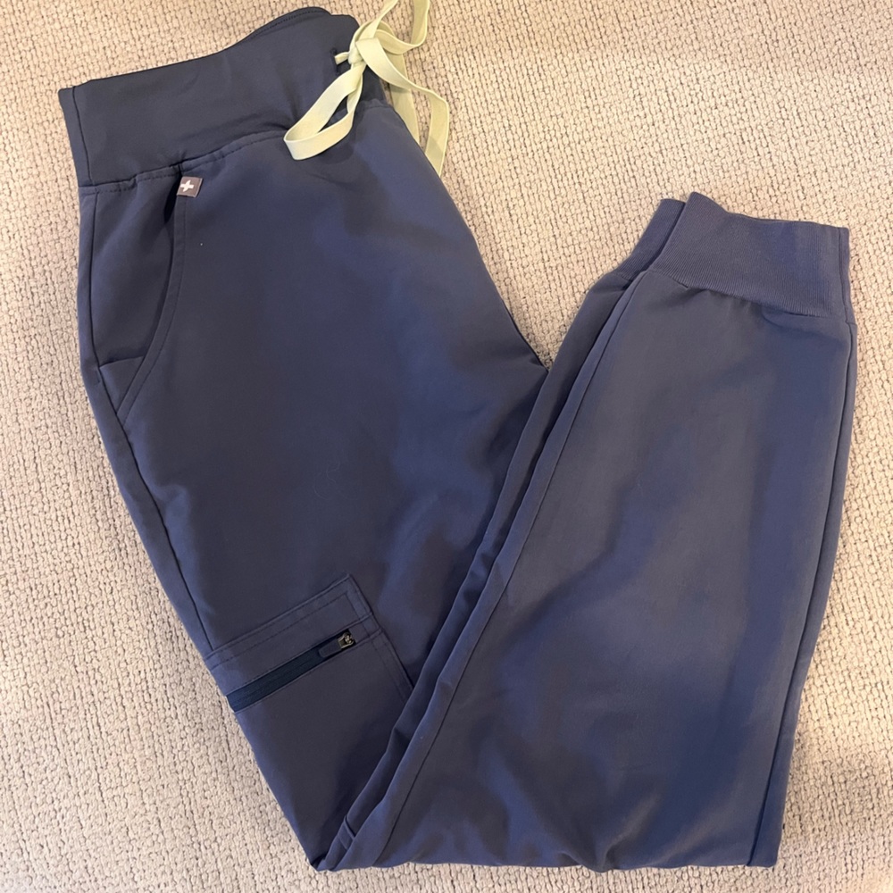 FIGS high waisted Zamora Jogger scrubs